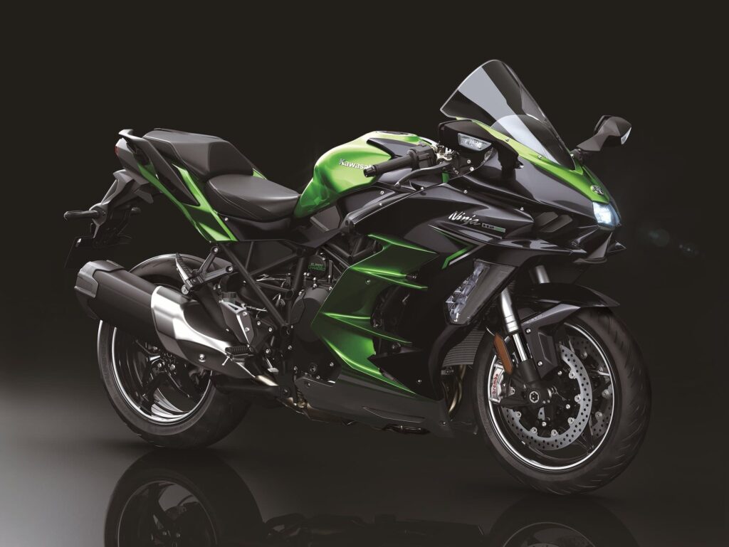 2022 Kawasaki Ninja H2 SX SE Studio RHS black background