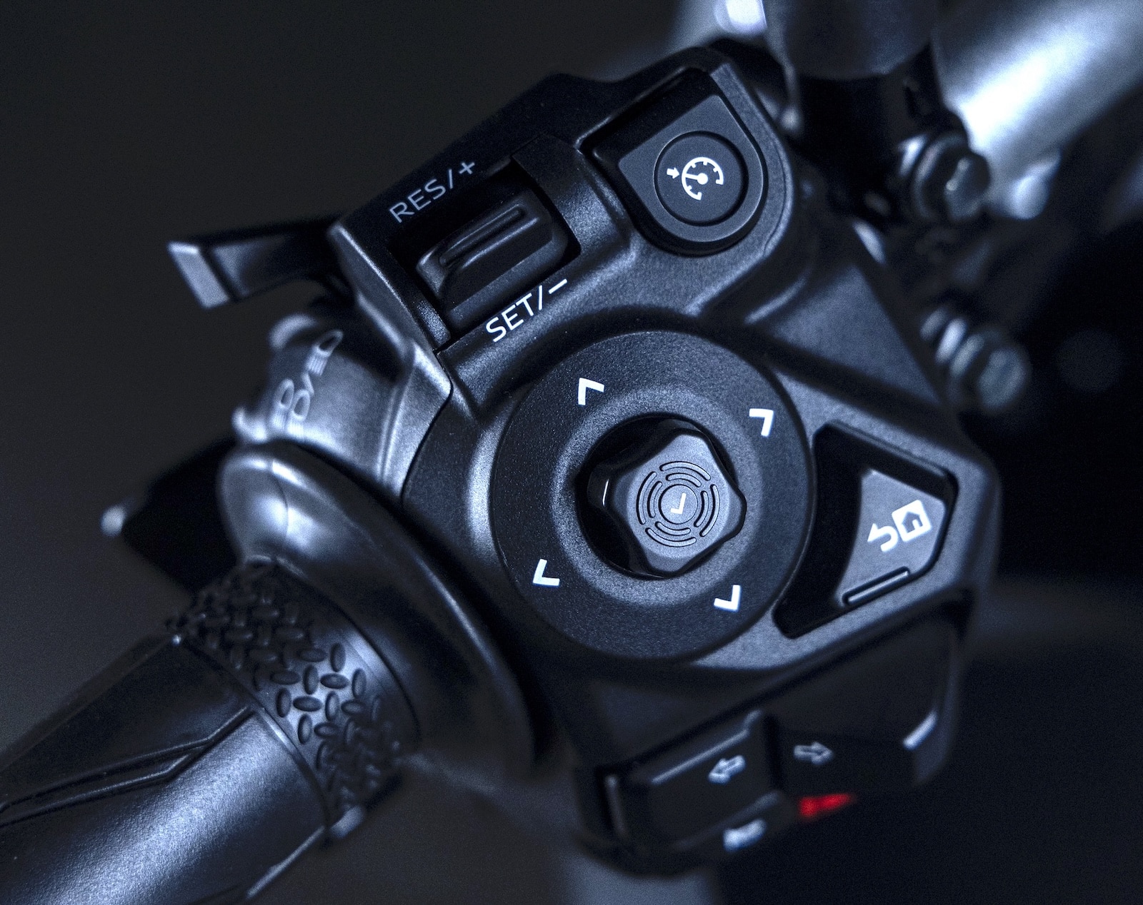 Yamaha MT-07 / FZ-07 and XSR700 Buyer’s Guide (2014–2026) 14 2025 Yamaha MT-07 Y-AMT cruise control switch