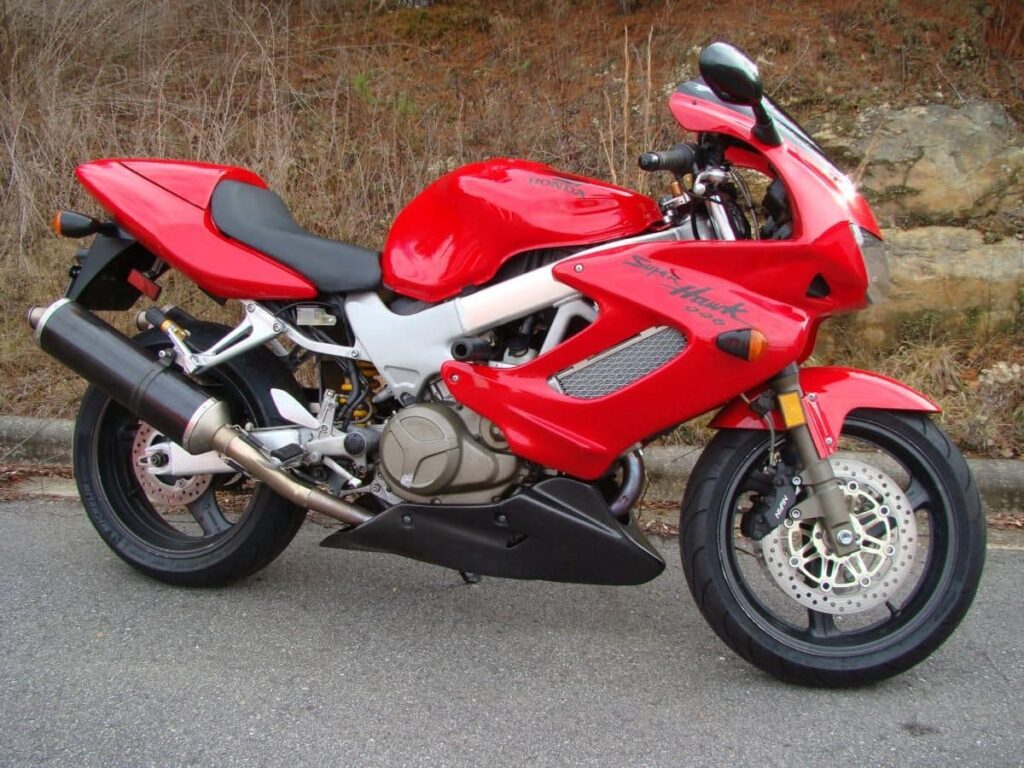 Affordable classic motorcycle Honda Superhawk VTR1000F in red