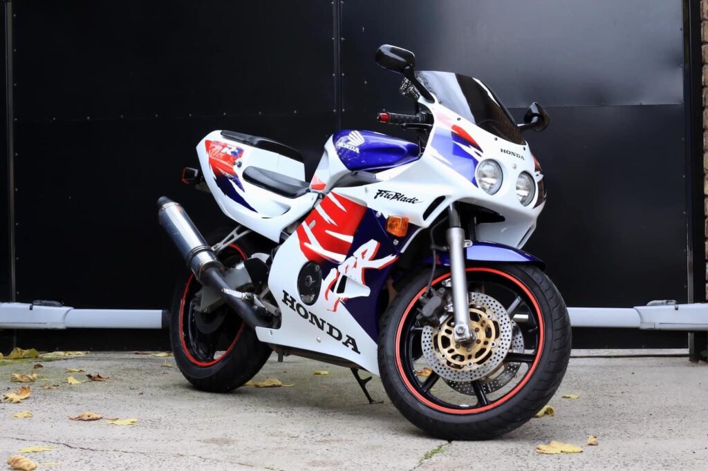 Honda CBR250RR MC22 "baby blade" four-cylinder 250cc