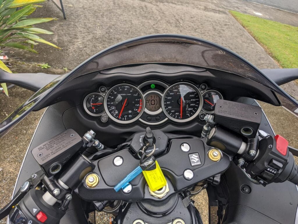 suzuki hayabusa - cockpit