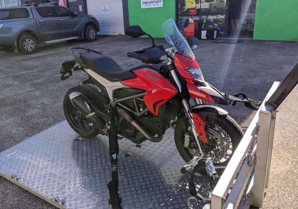 Ducati Hyperstrada 821 mods that you need to not get towed home like here