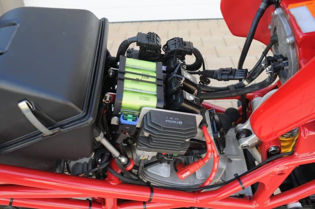 Checking the regulator/rectifier on a Ducati