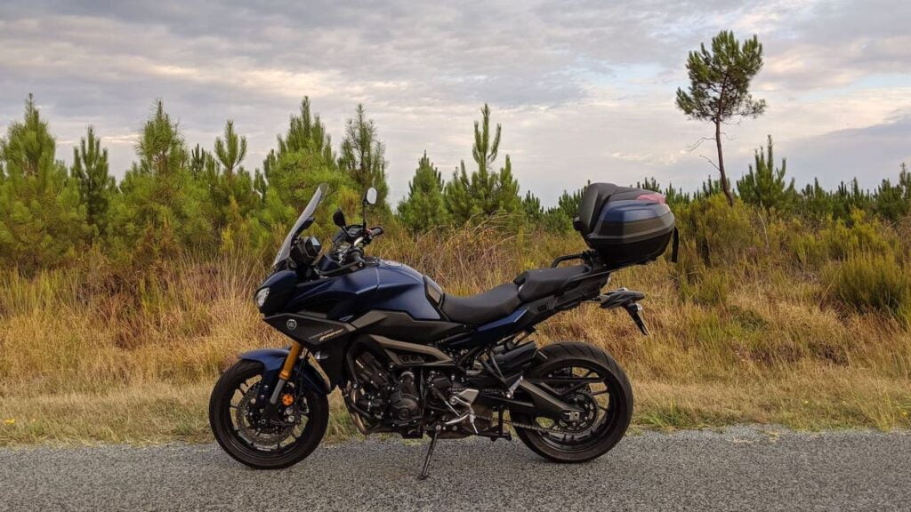 Yamaha Tracer 900 - side profile photo