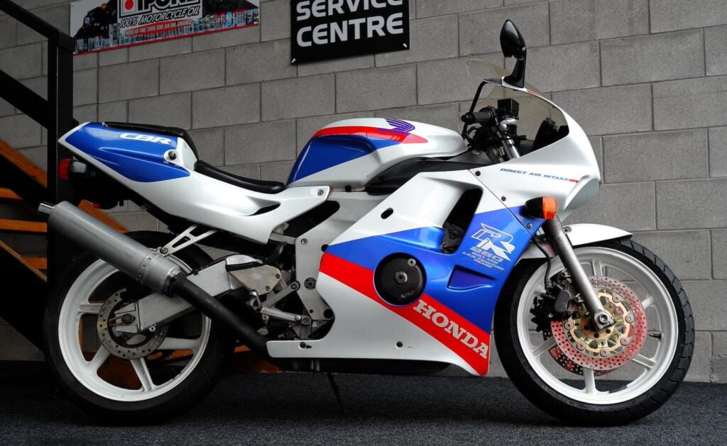 MC22 Honda CBR250RR, a really fun 250cc four-cylinder motorcycle