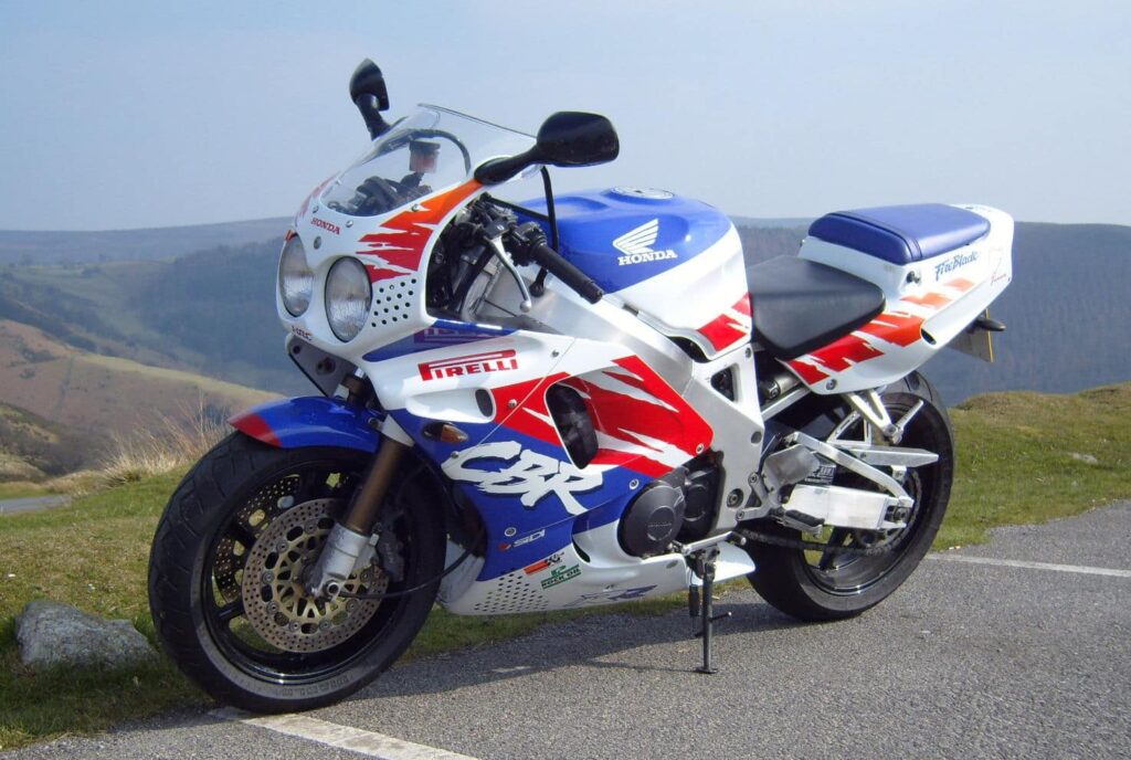 Original Honda CBR900RR FireBlade with round headlights, part of this buyers guide to the FireBlade