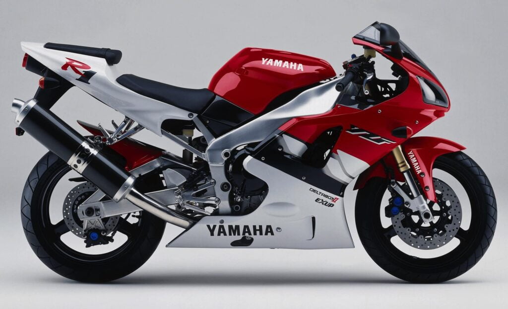 r1 yamaha 2022 red