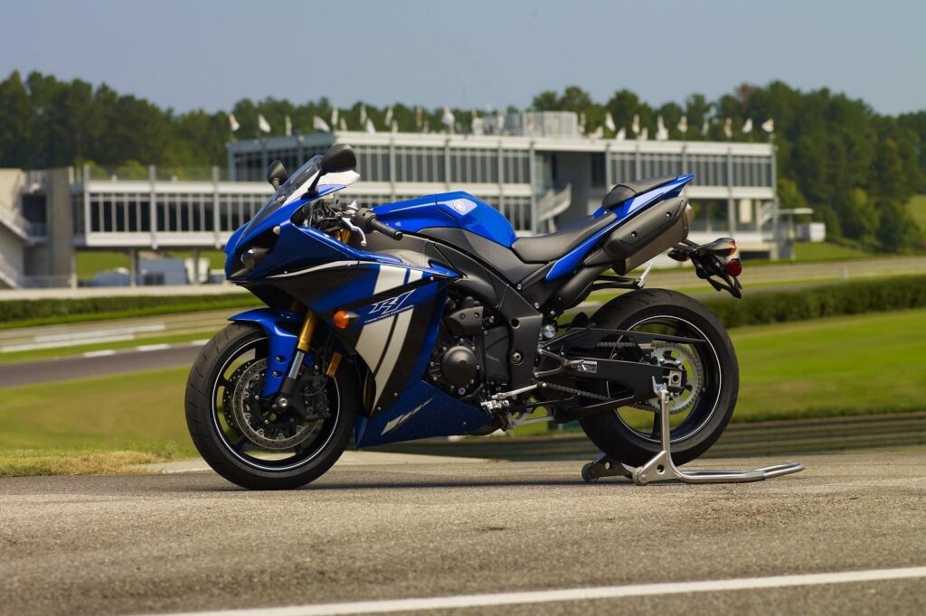 2012 blue yamaha r1 profile pic on track with traction control