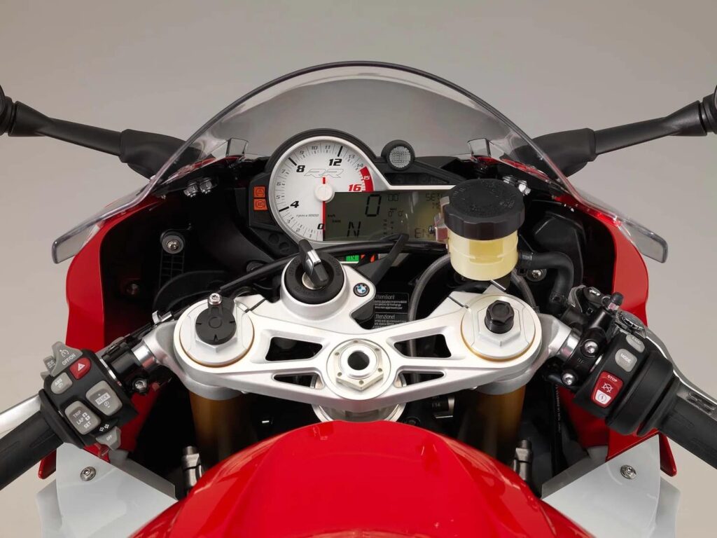 Cockpit of the 2015 BMW S1000RR with cruise control buttons on the left