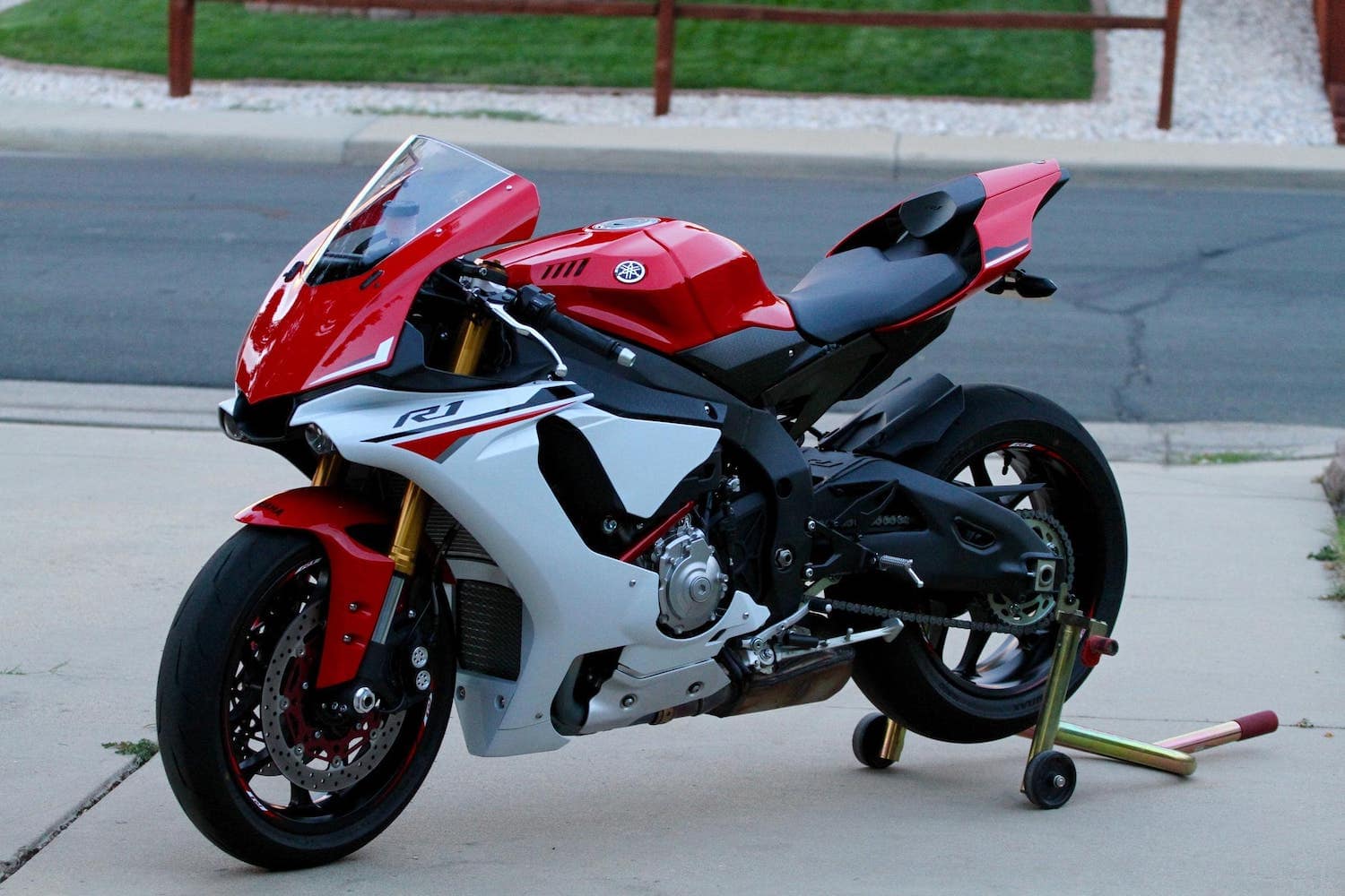 2015 Yamaha YZF-R1 red and white, left hand side on stand