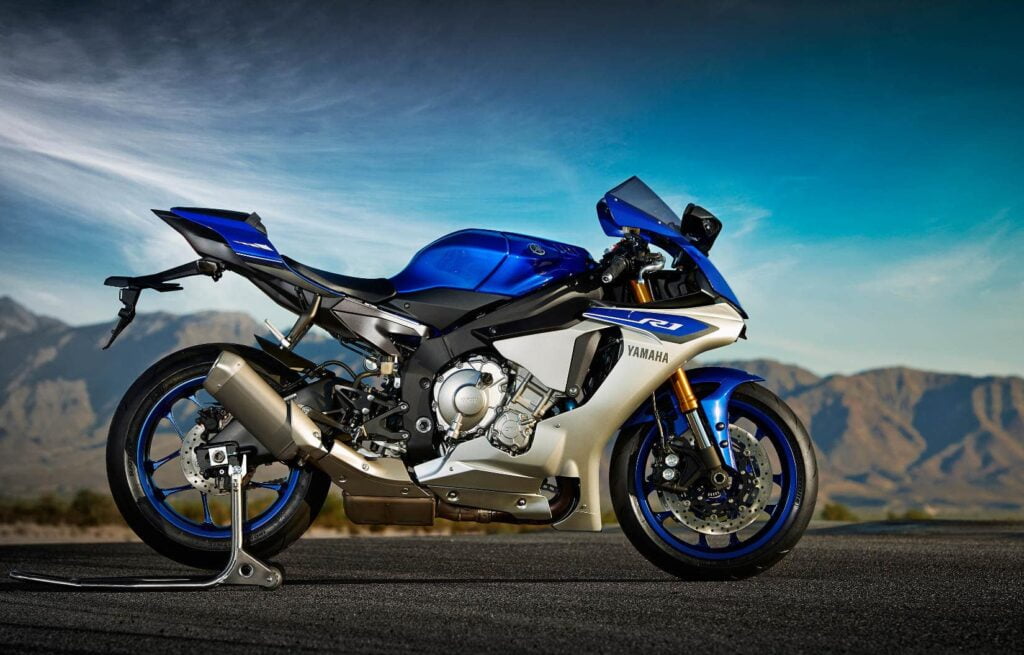 2015 blue yamaha r1 with 200hp and full electronics