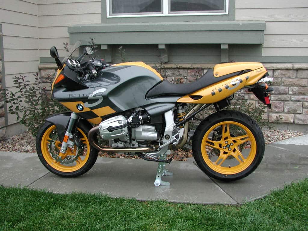 BMW R1100S in yellow and black
