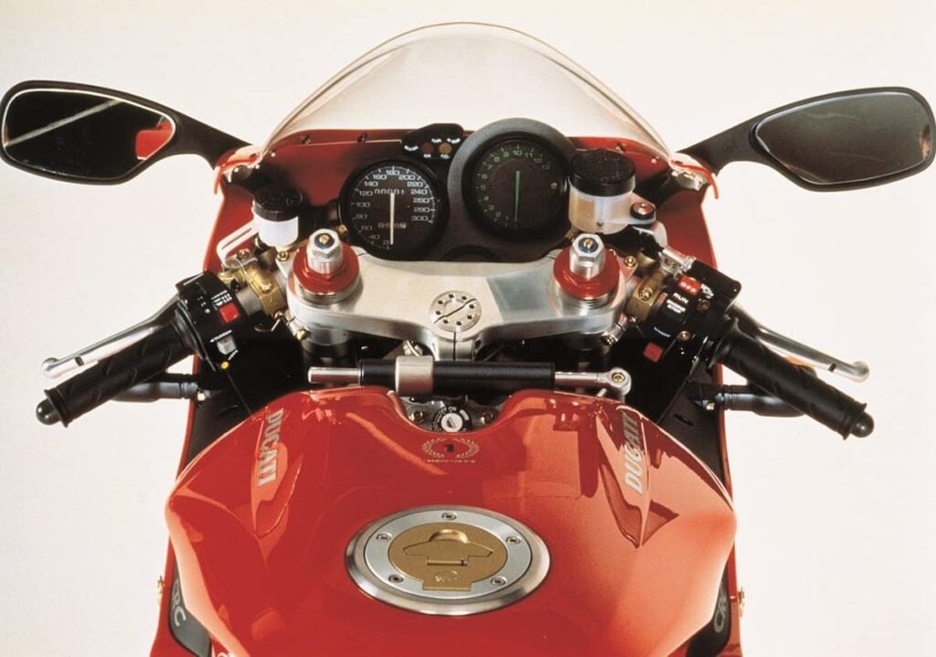 Cockpit of the Ducati 916