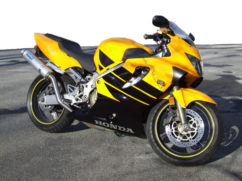 CBR600F4i yellow with black injection