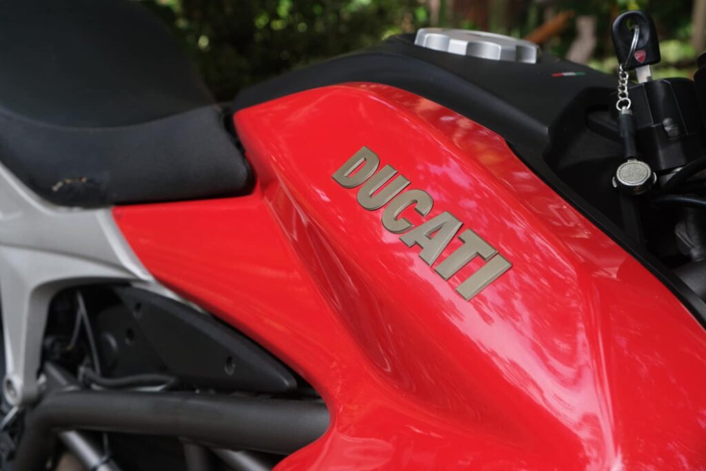 Ducati hyperstrada 821 logo