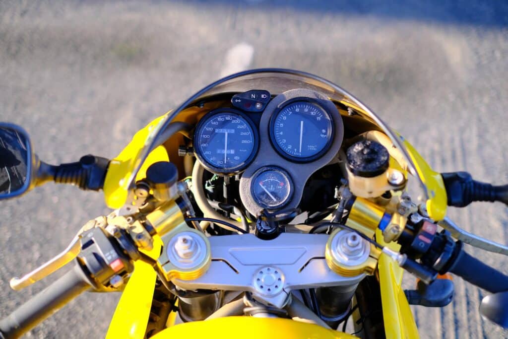 Ducati Supersport 900SS controls