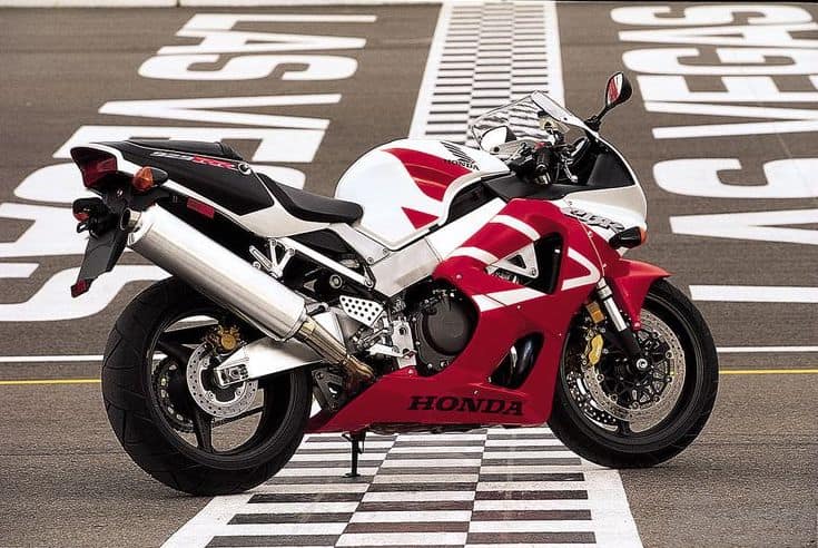 Honda CBR929RR FireBlade in red and white