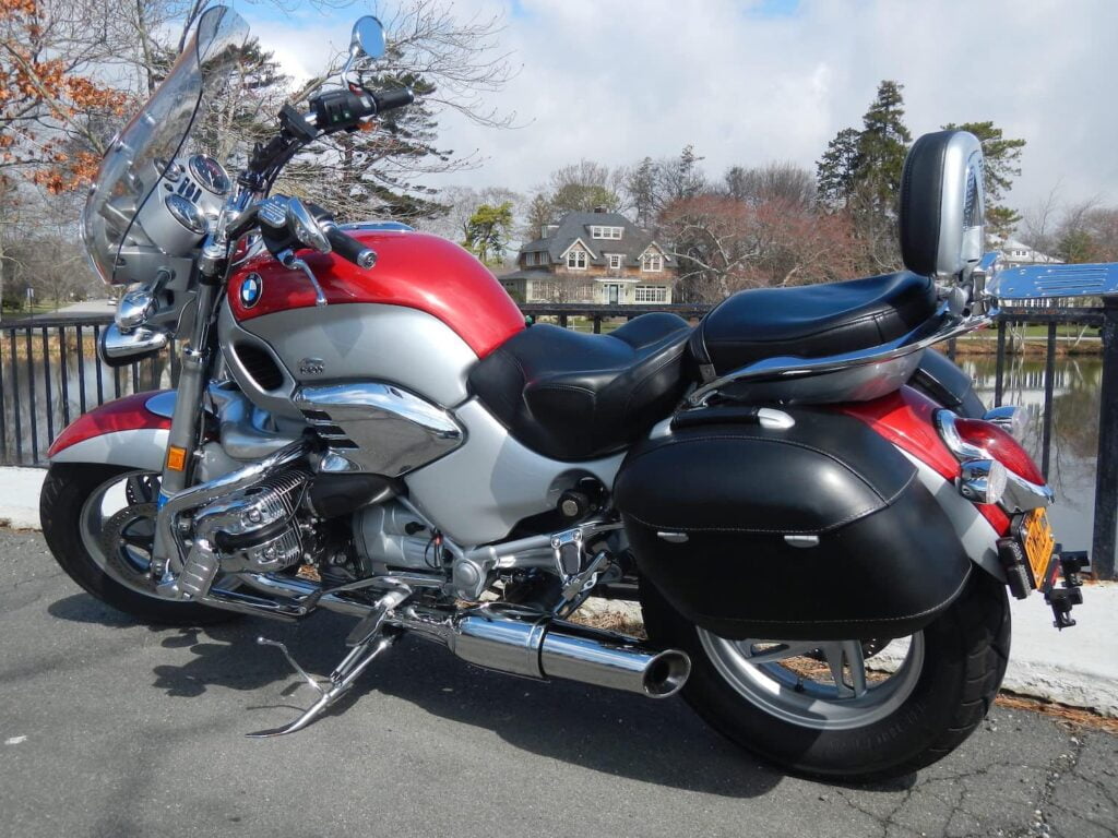 BMW R1200C Montauk in Piedmont Red and Silver