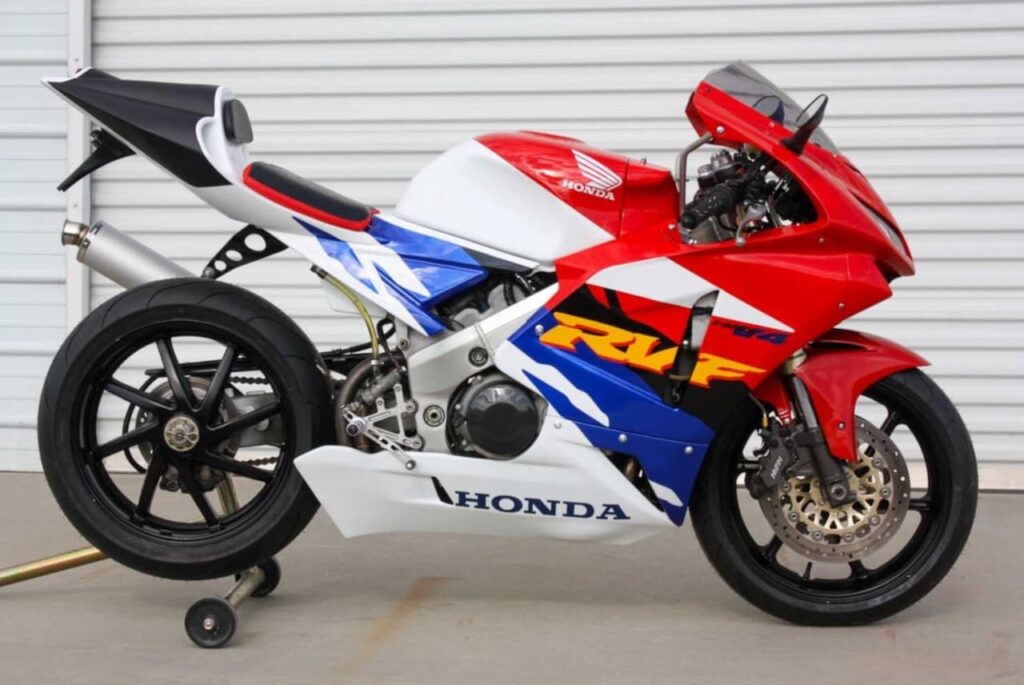 Honda RVF400 — a v4 motorcycle with a 399cc engine