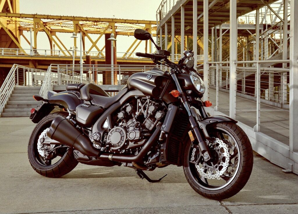 Yamaha VMAX 1700 RHS 3-4 static image