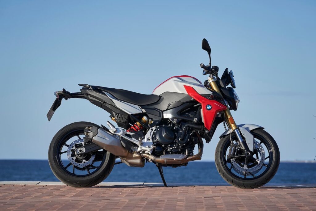 2019 BMW F 900 R with ESA