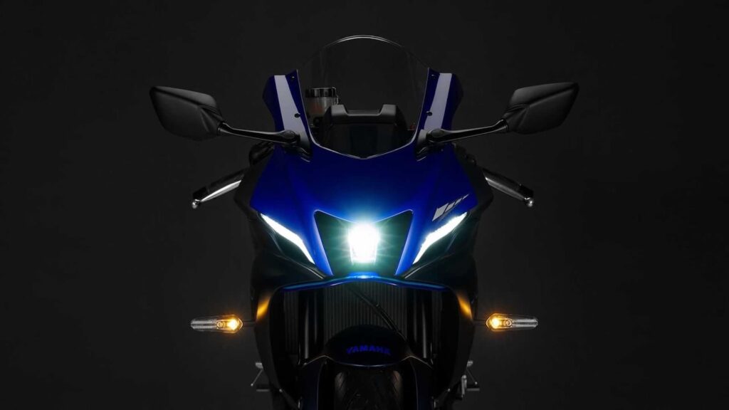 2021 Yamaha R7 front lighting