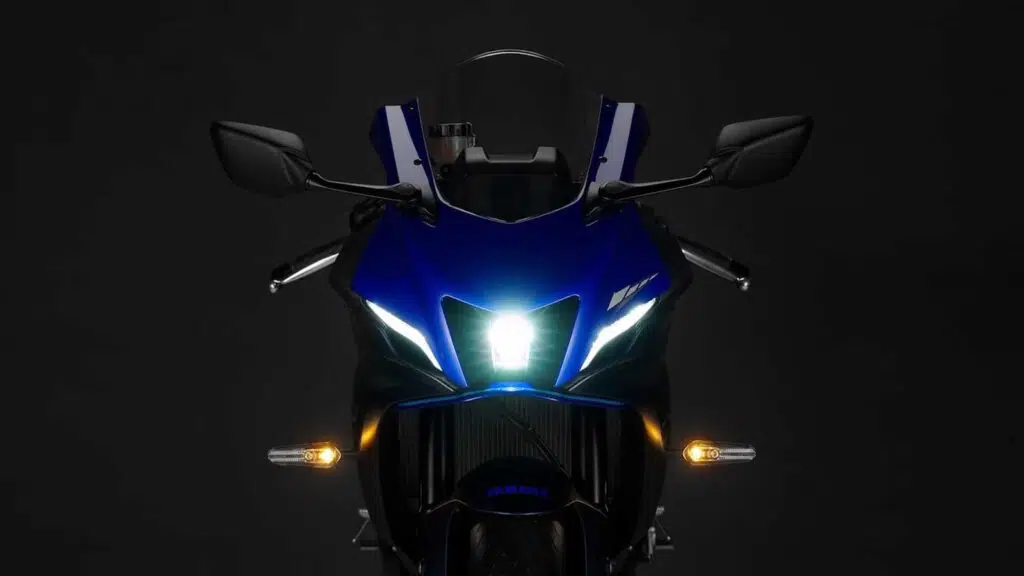 2021 Yamaha R7 front lighting
