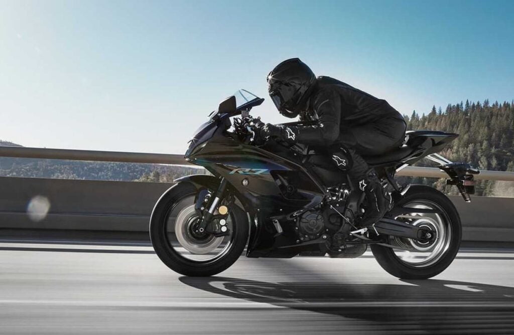 2021 Yamaha YZF-R7 riding position