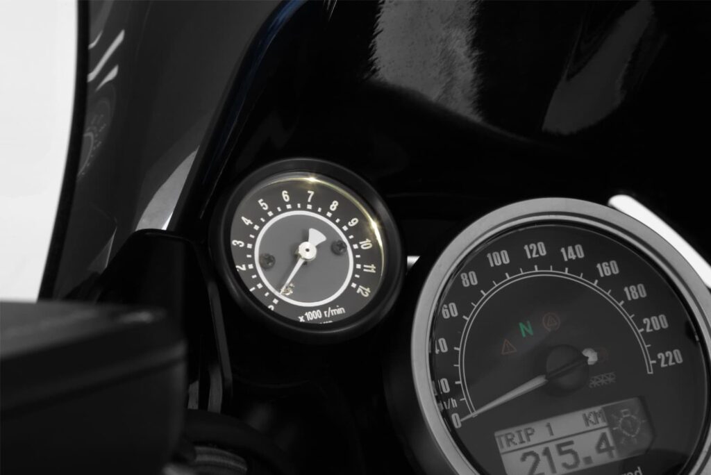 BMW R nineT Pure with Wunderlich tachometer