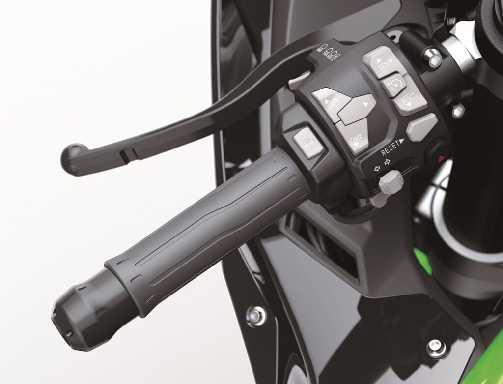 Cruise control buttons on Kawasaki ZX-10R 2021