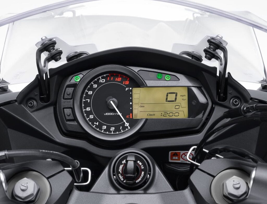 https://motofomo.com/wp-content/uploads/2021/07/2011-2013-Kawasaki-Ninja-1000-dash-and-console-1024x781.jpg