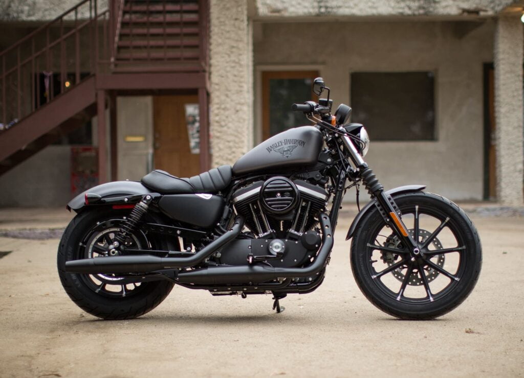 Harley-Davidson Iron 883 - air-cooled motorcycle