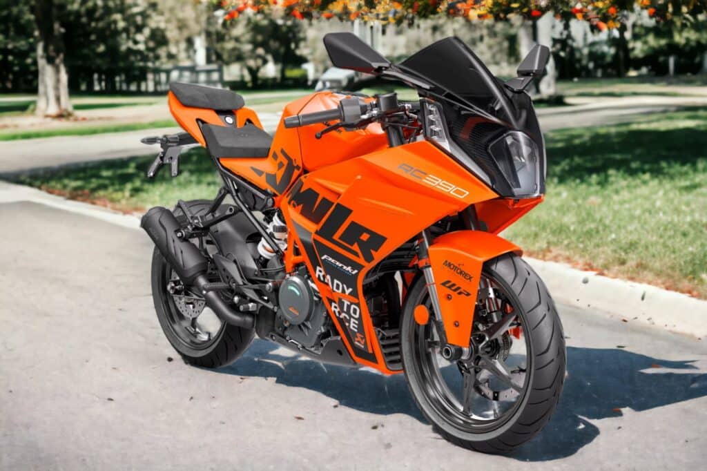 23 KTM RC 390 ORANGE R2R Front-Right Static