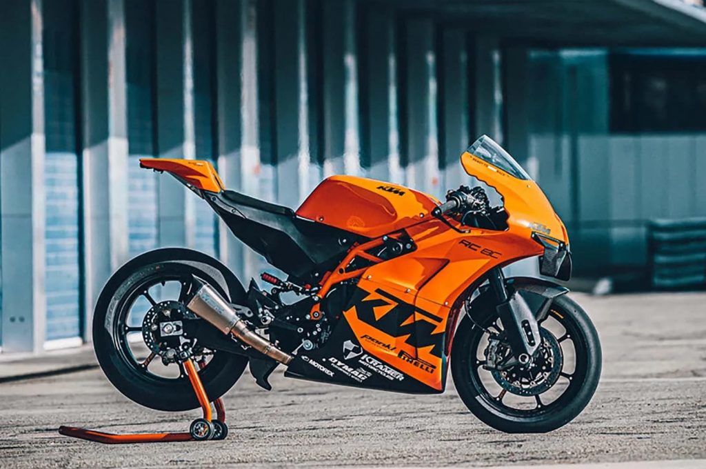 2022 KTM RC 8C