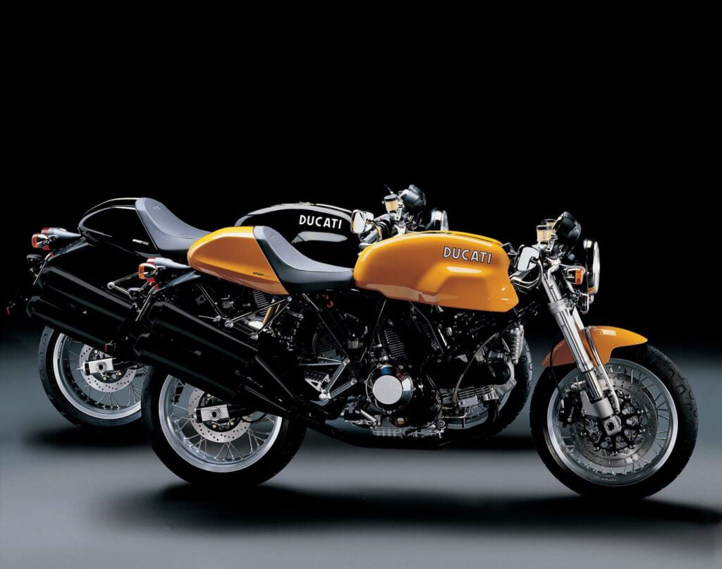 Ducati SportClassic Sport 1000 two models black and yellow RHS studio