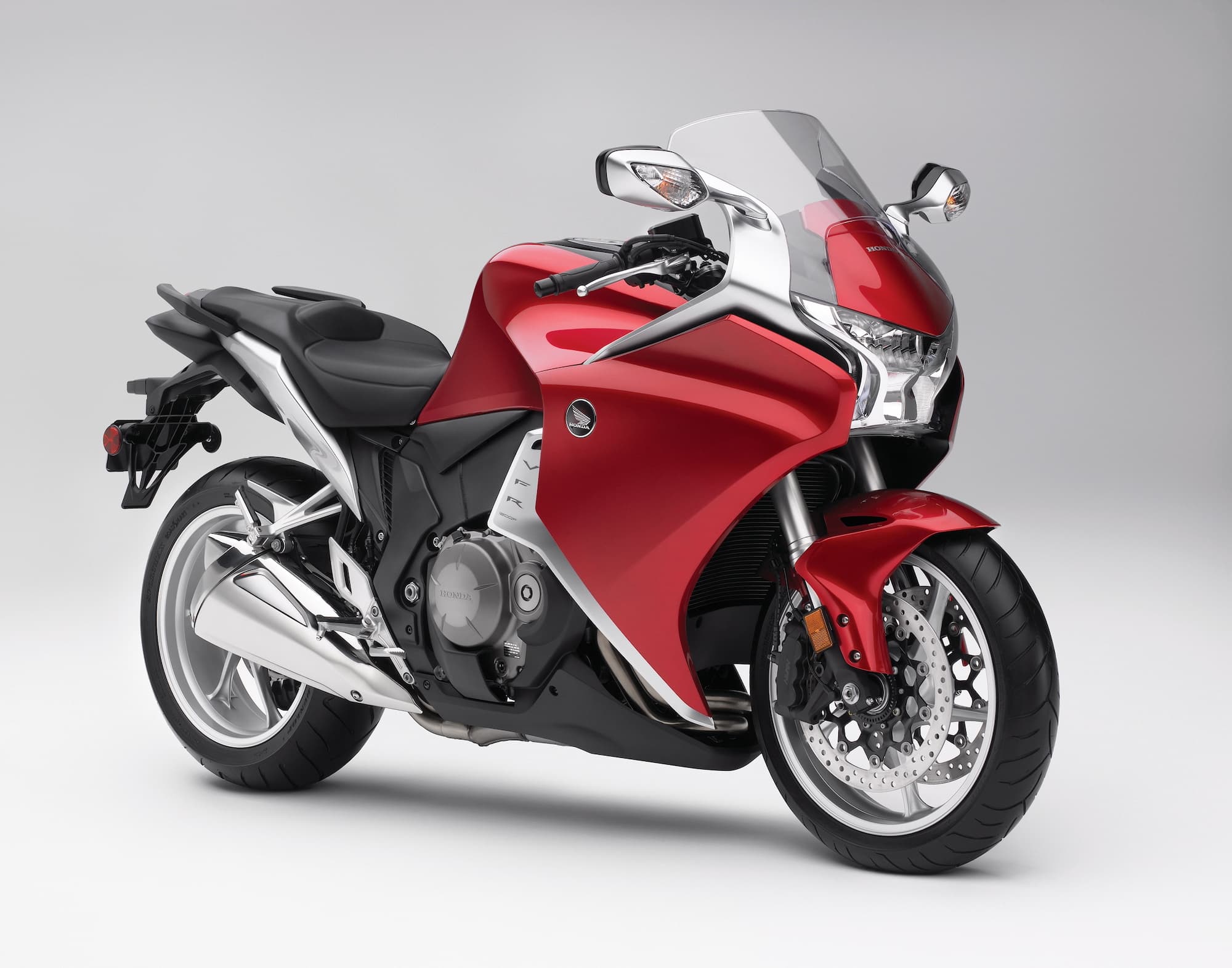Honda Unicam Explained — How It Works and Why Honda Uses It 6 Red Honda VFR1200F with 1237 cc Unicam V4 engine