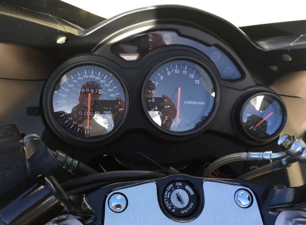 Suzuki RF900R instrument cluster gauges