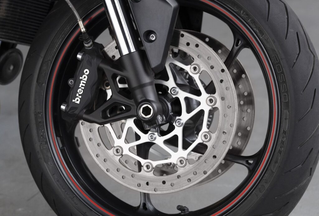 2020 Triumph Street Triple R front shock and brembo m4.32 calipers