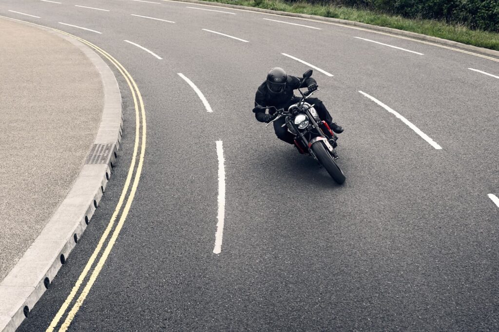 Triumph Trident 660 action riding leaning