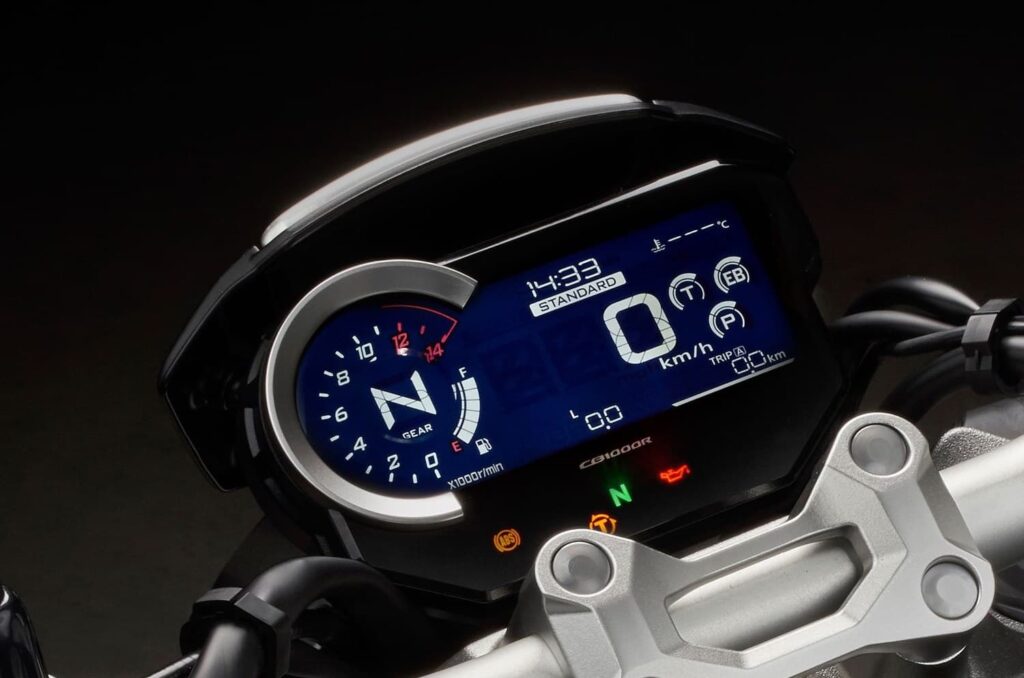 2018 Honda Cb1000R analogue and digital display