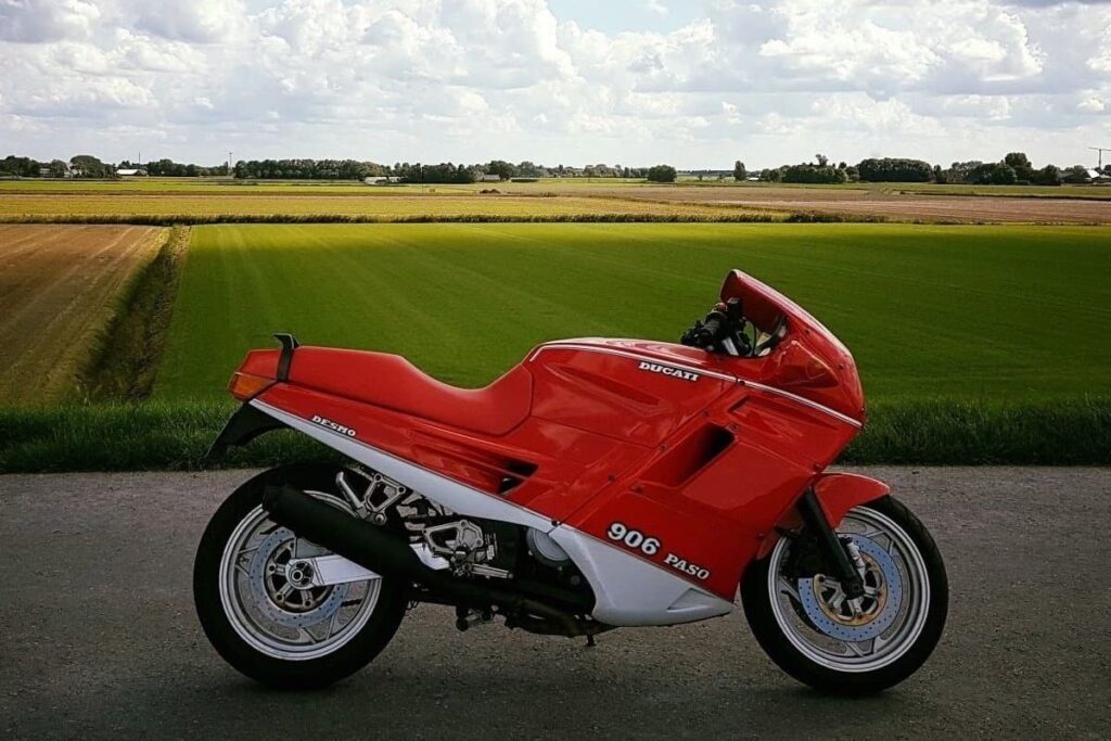 Ducati Paso 906 RHS static