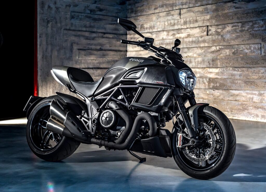 2015-2018 Ducati Diavel Carbon RHS static indoor