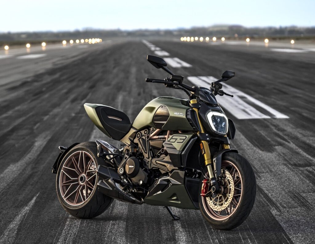 Ducati Diavel Lamborghini 1260 RHS 3-4 static on airport road