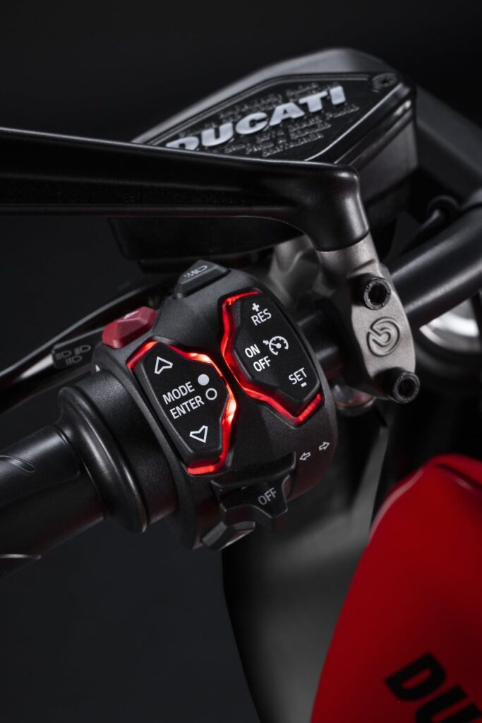 Ducati Diavel V4 Detail cruise control