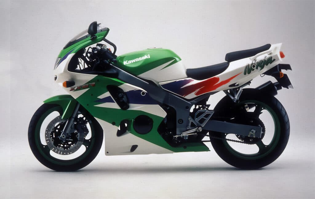 1995 Kawasaki ZX-6R ZX600 F1 studio lhs green and white