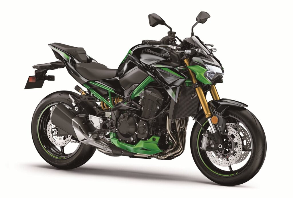 2022 Kawasaki Z900 SE RHS 3-4 studio