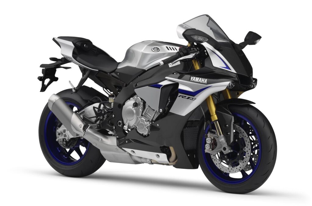 2015 Yamaha YZF-R1M studio rhs 3-4