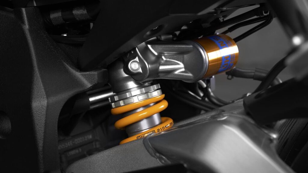 2022 Yamaha YZF-R1 Öhlins electronically controlled suspension — Rear