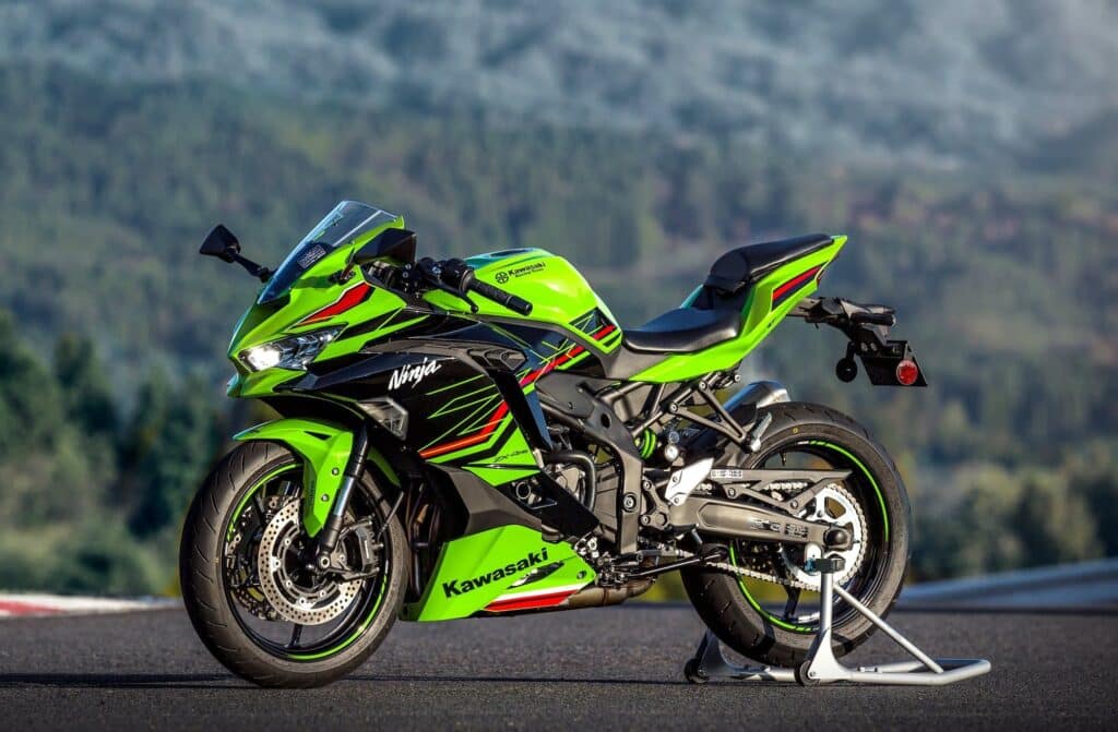 2023 Kawasaki ZX-4RR ZX400S static mountains