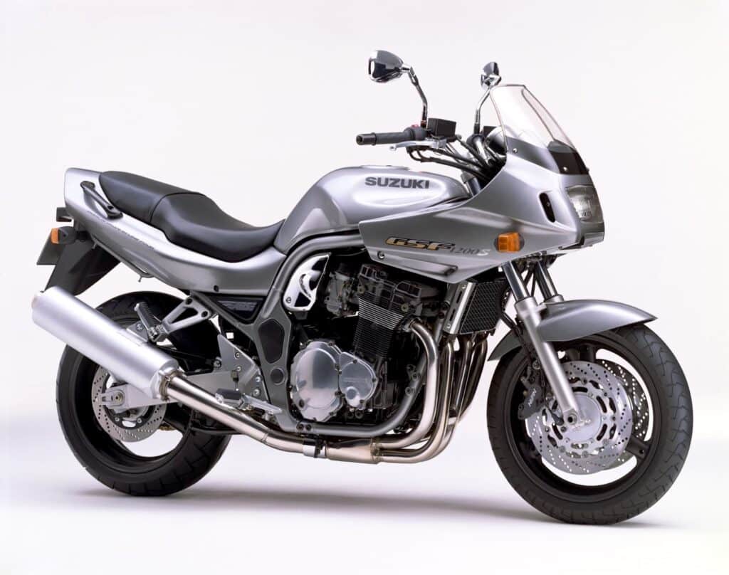 1996 Suzuki Bandit 1200S Silver rhs 3-4